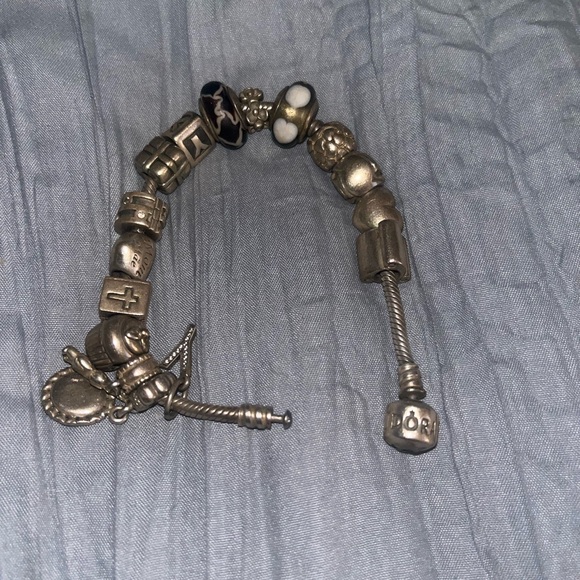 Pandora bracelet with charms - Picture 3 of 3
